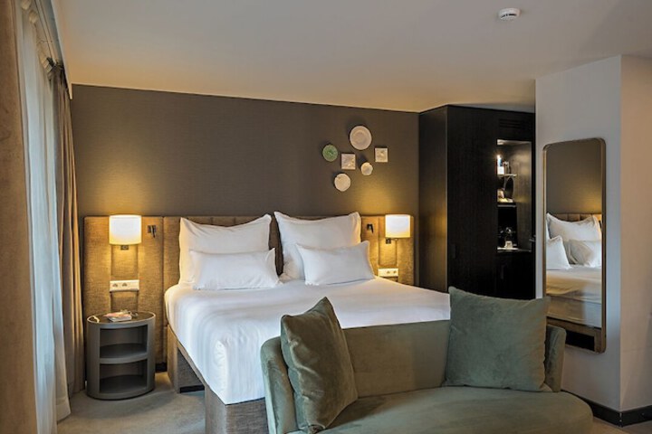 Room 43 of 89