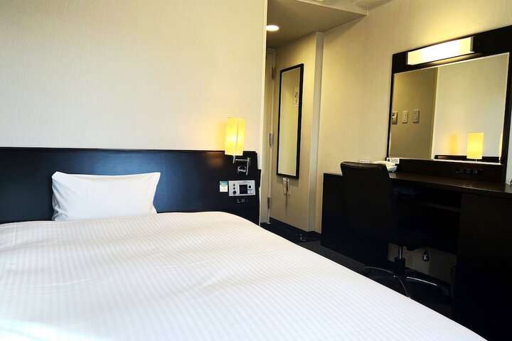 Room 3 of 16