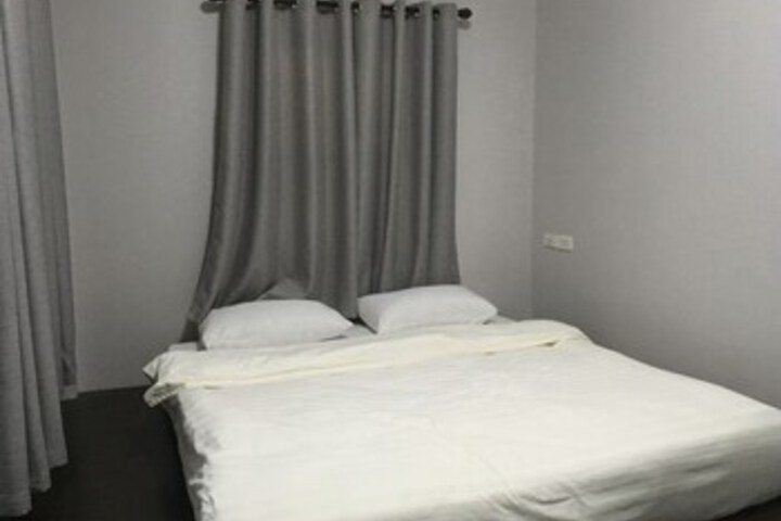 Room 17 of 31
