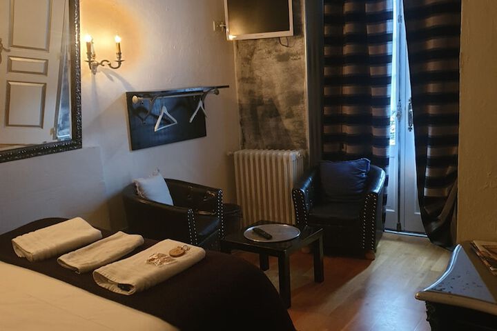 Room 11 of 31