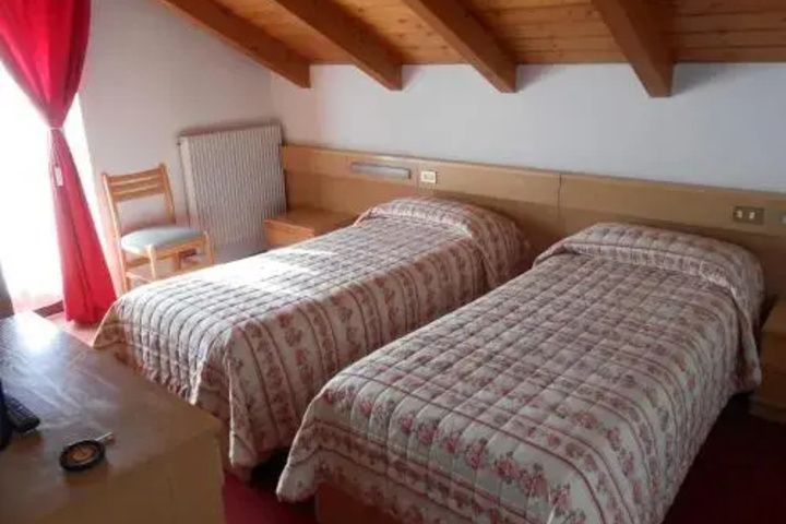 Room 5 of 13