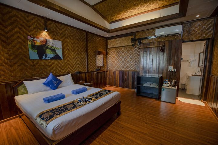 Room 12 of 35