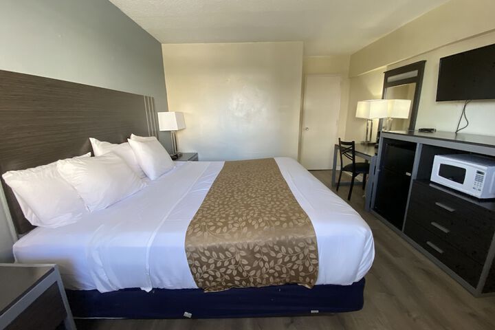 1 King Bed (13 of 23)