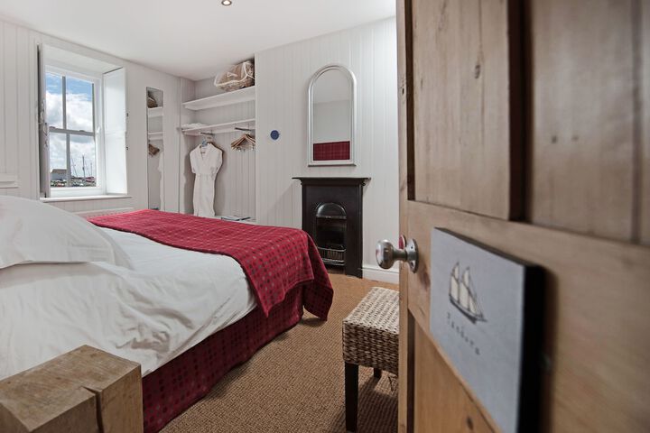 Room 4 of 84