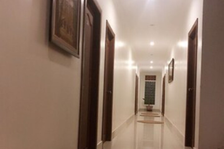 Hotel Interior 9 of 33