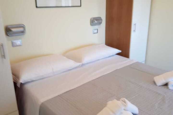 Room 4 of 44