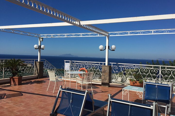 Sundeck 47 of 82