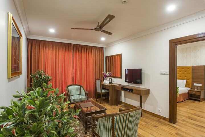 Room 14 of 37