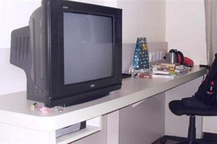 Room 6 of 13