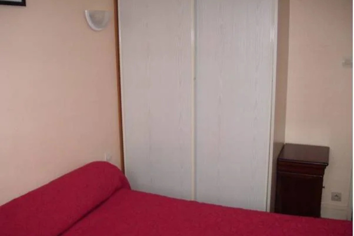 Room 4 of 16
