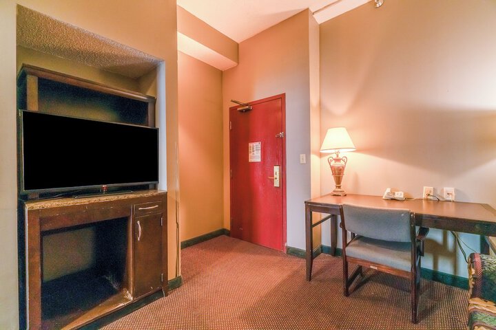1 King Bed Suite (24 of 33)