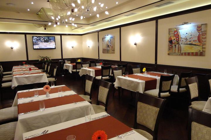 Dining 82 of 93