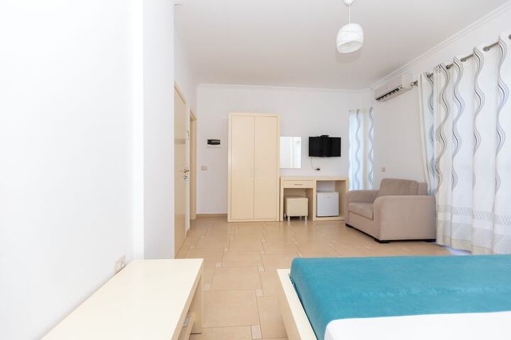 Room 44 of 100