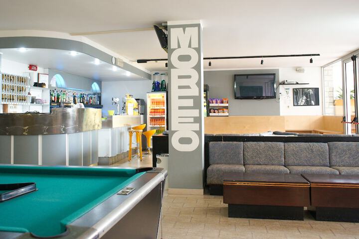 Lounge 41 of 51