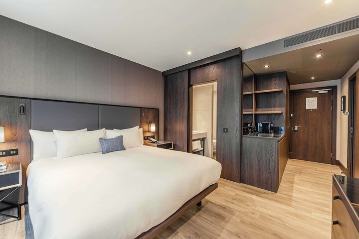 Room 15 of 132