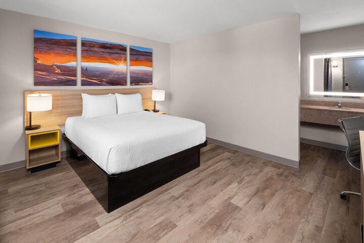Room 18 of 36