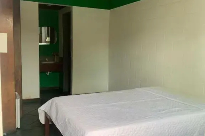 Room 5 of 13