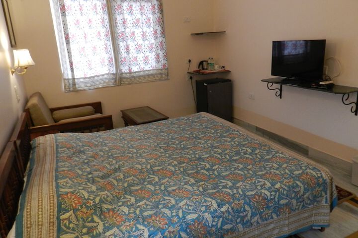 Room 73 of 183