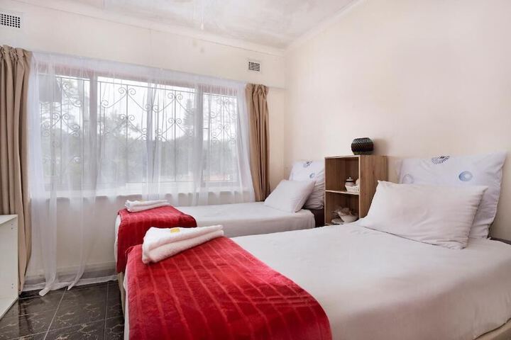 Room 4 of 25