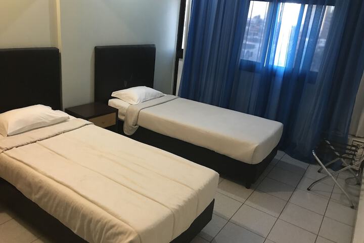 Room 3 of 34