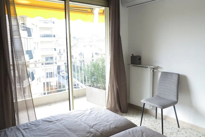 Room 6 of 15