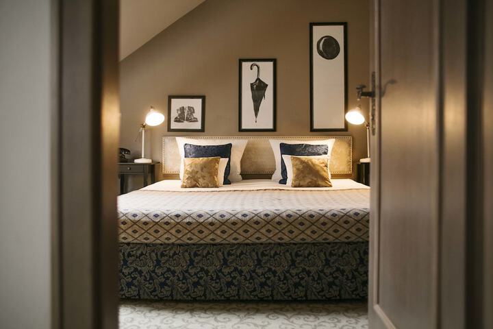 Room 9 of 38