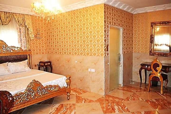 Room 23 of 61