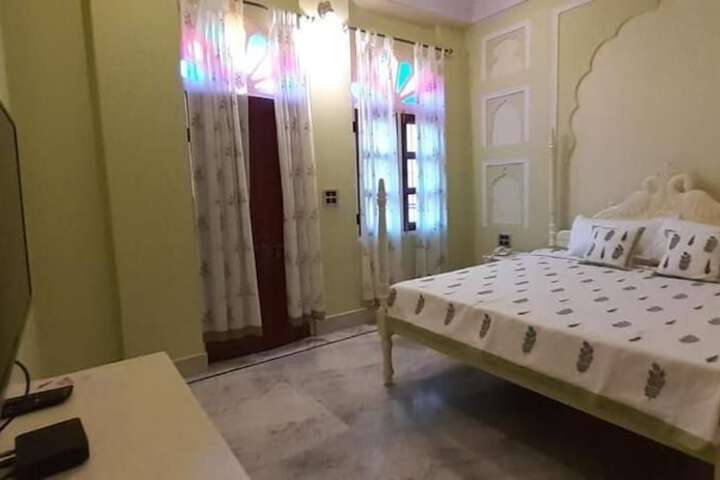 Room 9 of 23