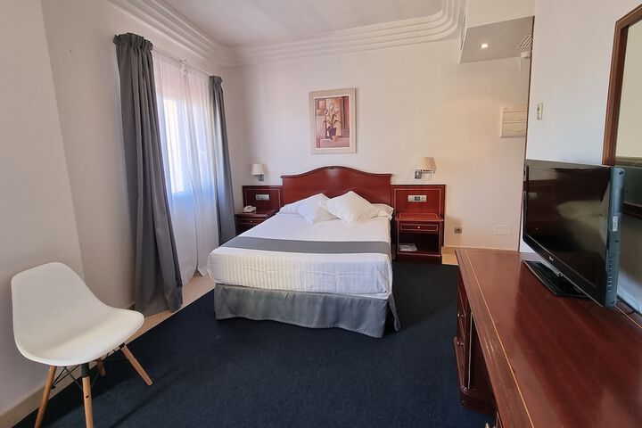 Room 13 of 30