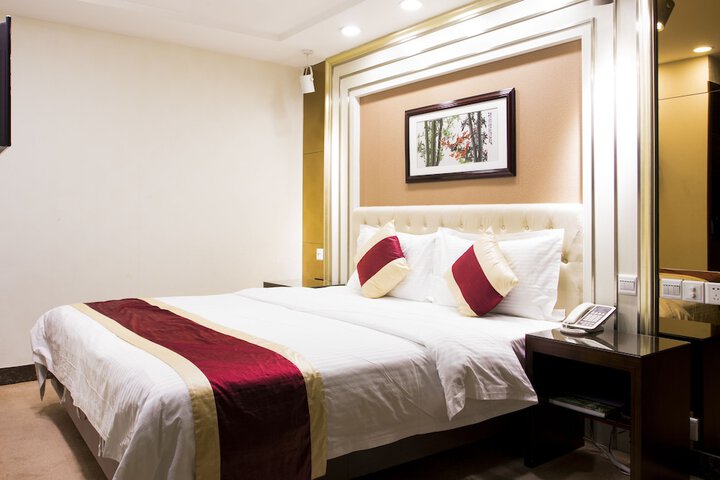Room 9 of 35