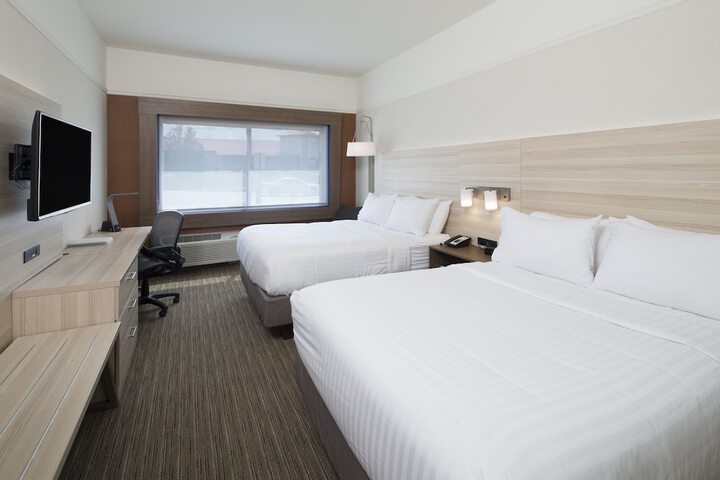 2 Queen Beds (3 of 10)