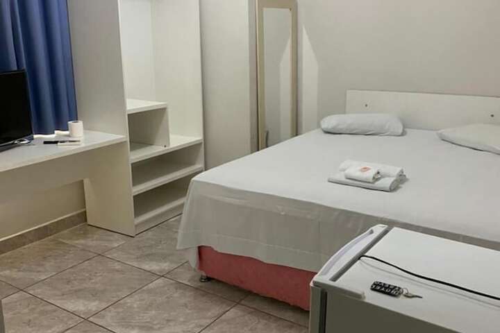 Room 11 of 25