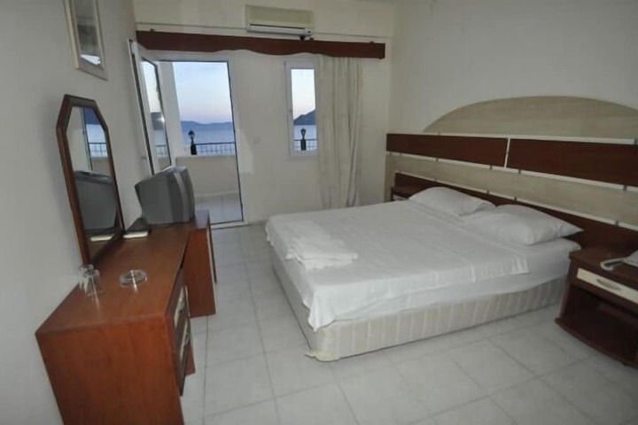 Room 5 of 17