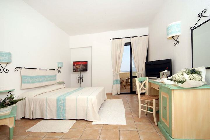 Room 5 of 16