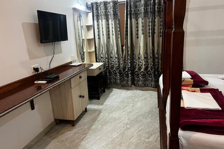 Room 4 of 22