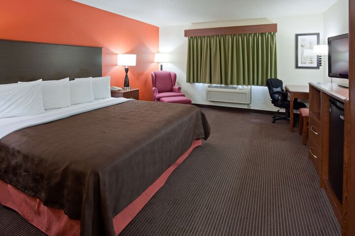 1 King Bed (14 of 30)