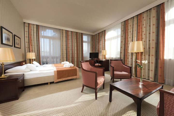 Room 8 of 21
