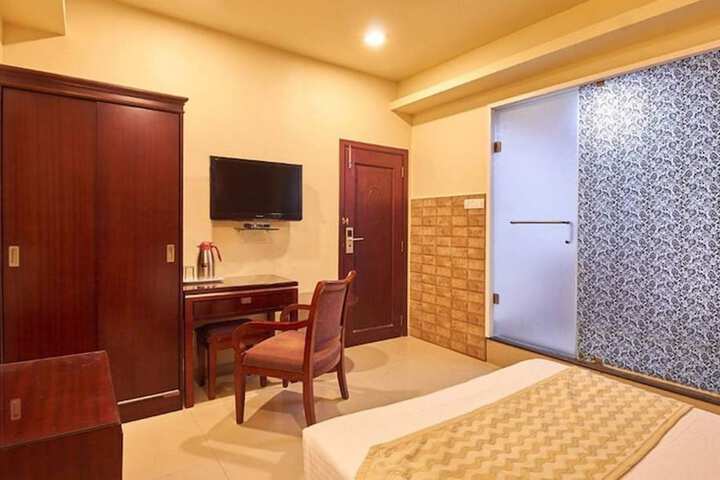 Room 12 of 32