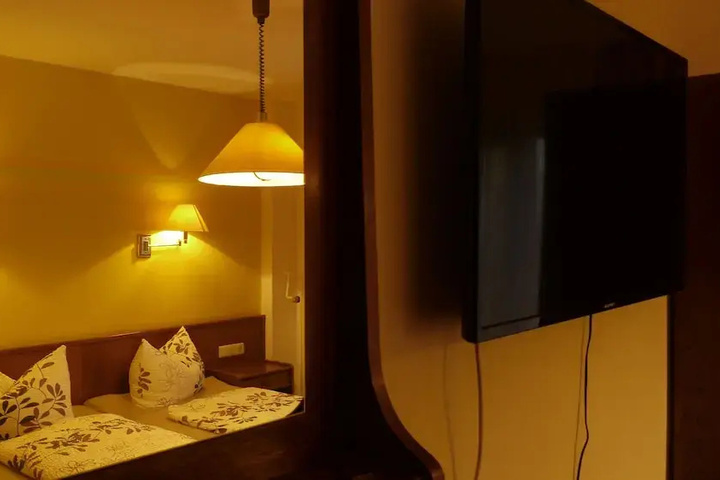 Room 3 of 15