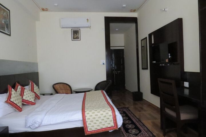 Room 31 of 105