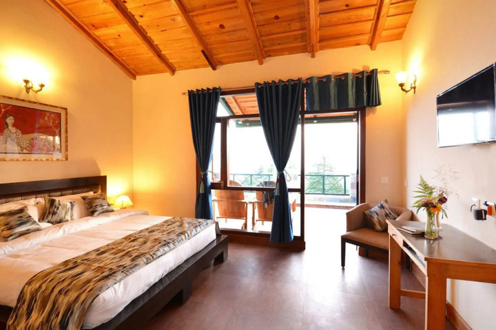 Room 4 of 15