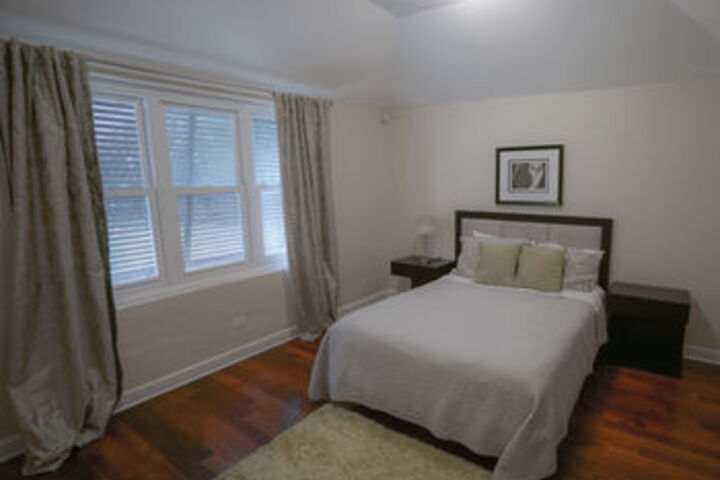 Room 9 of 27