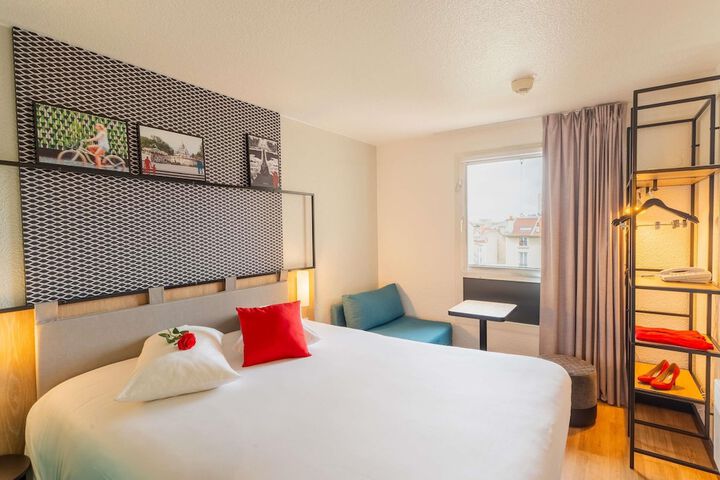 Room 4 of 40