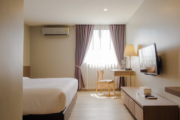 Room 8 of 80