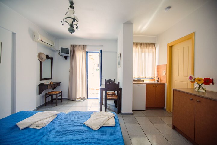 Room 6 of 32