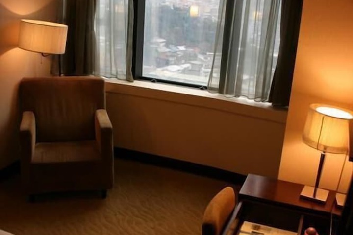 Room 22 of 35
