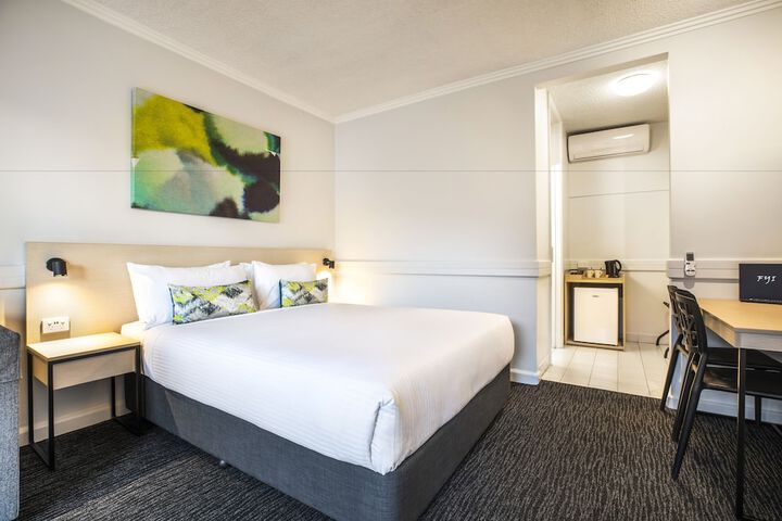 Room 11 of 40