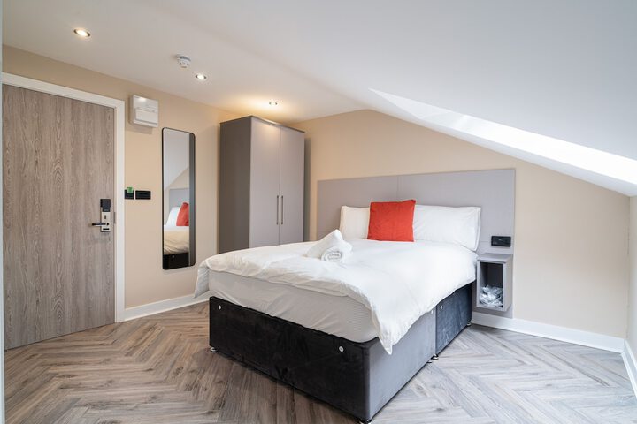 Room 10 of 24