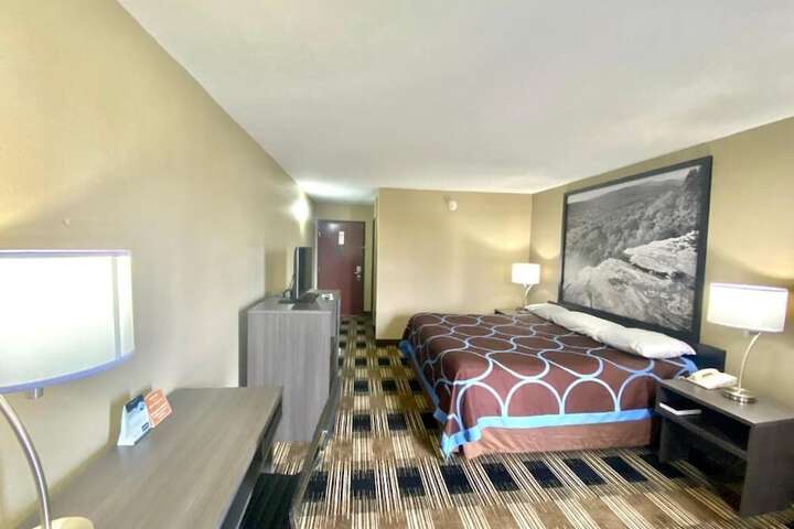 1 King Bed (4 of 14)