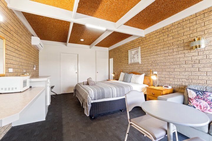Room 5 of 19